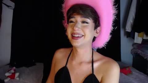 Snapshot of barbie_boy_ chatting on 12/06/24, 11:11 I work from home this is my room 3 online show from 12/06/24, 11:11