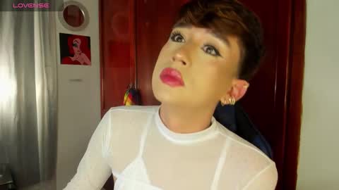 Snapshot of barbie_boy_ chatting on 10/01/25, 06:52 I work from home this is my room 3 online show from 10/01/25, 06:52