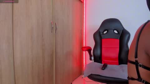 Nicolle  online show from 11/10/25, 04:00