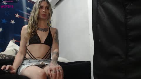 Snapshot of barbie_hot66 chatting on 12/23/25, 01:14 Barbie online show from 12/23/25, 01:14