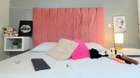 Snapshot of barbie_lorens chatting on 08/04/26, 12:52 Barbie lorens online show from 08/04/26, 12:52