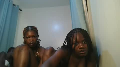 queen online show from 03/12/26, 02:01