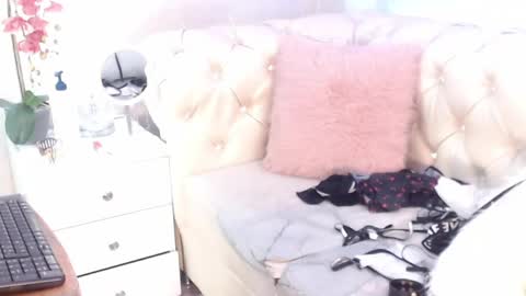 Snapshot of barbiefox_ chatting on 06/08/26, 12:03 barbiefox_ online show from 06/08/26, 12:03