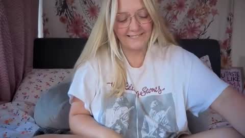 barbiegirl966 online show from 10/07/25, 08:33