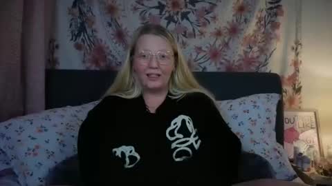 Snapshot of barbiegirl966 chatting on 04/27/26, 08:29 barbiegirl966 online show from 04/27/26, 08:29