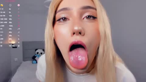 Mia online show from 05/19/26, 05:30