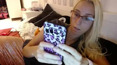 Lena online show from 09/27/25, 06:24