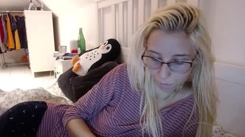Lena online show from 10/06/25, 11:29