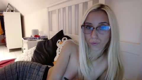 Lena online show from 10/08/25, 06:27