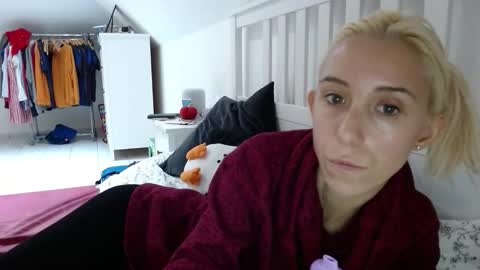 Lena online show from 10/18/25, 12:06