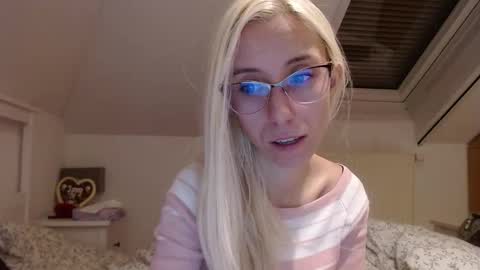 Lena online show from 10/26/25, 05:52