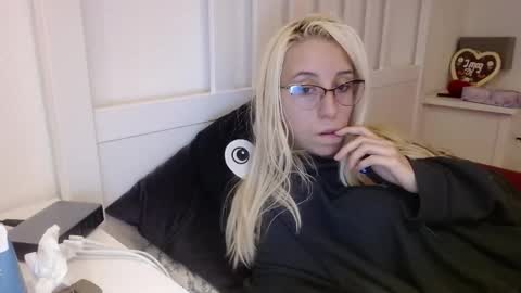 Lena online show from 10/27/25, 11:03