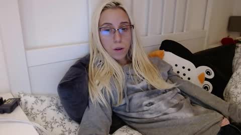 Lena online show from 11/04/25, 01:43