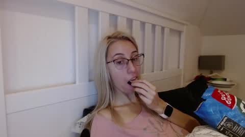 Lena online show from 11/05/25, 10:59