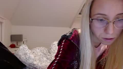 Lena online show from 11/06/25, 05:25