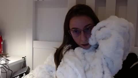 Lena online show from 11/28/25, 07:16