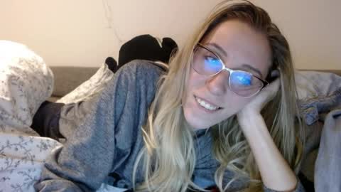 Lena online show from 03/25/26, 06:47