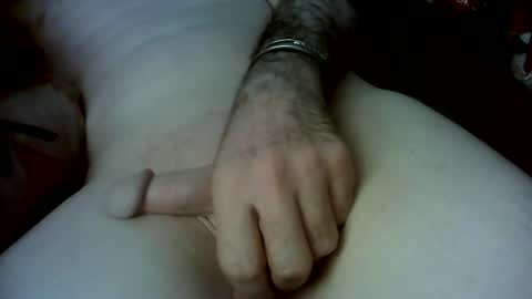 Snapshot of barenaked07 chatting on 12/13/24, 05:16 barenaked07 online show from 12/13/24, 05:16