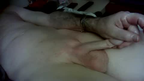 Snapshot of barenaked07 chatting on 12/16/24, 03:40 barenaked07 online show from 12/16/24, 03:40