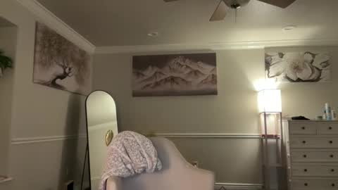 chicka online show from 04/10/26, 03:01