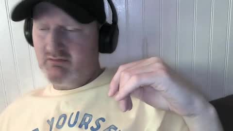 Snapshot of bartender_blue_eyes chatting on 02/22/25, 10:52 Bartender Blue online show from 02/22/25, 10:52