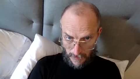 Snapshot of basiccamguy chatting on 10/10/25, 01:10 basiccamguy online show from 10/10/25, 01:10