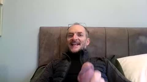 Snapshot of basiccamguy chatting on 11/17/25, 01:50 basiccamguy online show from 11/17/25, 01:50