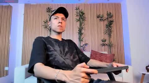 Snapshot of basthiianxxx chatting on 12/16/25, 07:08 Basthiian online show from 12/16/25, 07:08