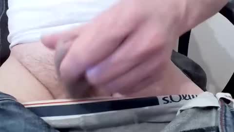 Snapshot of basti1975 chatting on 10/31/25, 11:06 basti online show from 10/31/25, 11:06