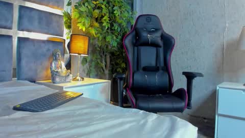 Bastian Independent Model online show from 09/20/25, 10:00