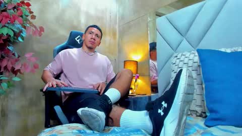 Bastian Independent Model online show from 09/25/25, 02:10