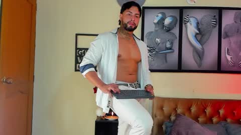 Snapshot of bastian_jones1 chatting on 02/27/25, 05:24 bastian_jones1 online show from 02/27/25, 05:24