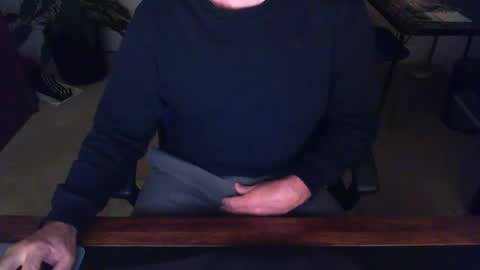 Snapshot of batebro13 chatting on 12/13/24, 03:21 BateBro13 online show from 12/13/24, 03:21