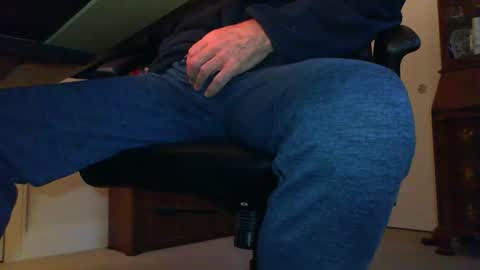 Snapshot of batebro13 chatting on 11/12/25, 03:12 BateBro13 online show from 11/12/25, 03:12