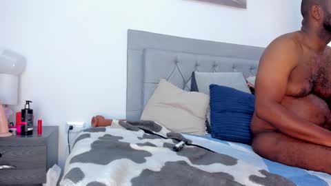 Snapshot of batey44_ chatting on 09/13/25, 02:17 Idaly and Carlos online show from 09/13/25, 02:17