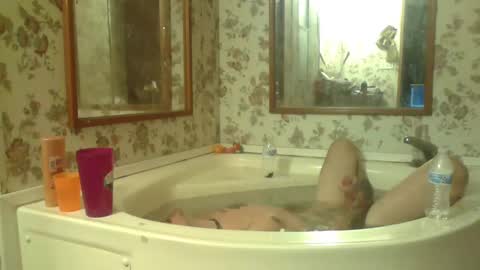 Snapshot of battlewolfxx chatting on 12/07/24, 01:58 battlewolfxx online show from 12/07/24, 01:58