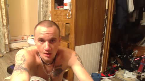 Snapshot of battlewolfxx chatting on 12/14/24, 10:02 battlewolfxx online show from 12/14/24, 10:02