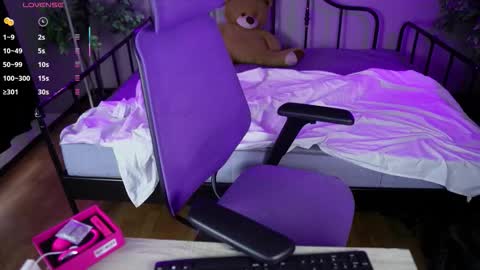 Snapshot of bayonetta_doll chatting on 11/11/25, 09:15 BAYONETTA DOLL online show from 11/11/25, 09:15