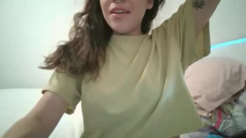 Snapshot of bbbaby03 chatting on 10/31/25, 12:00 bbbaby03 online show from 10/31/25, 12:00