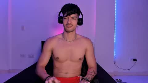 Valentino online show from 12/04/24, 09:13