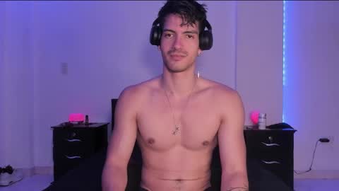 Valentino online show from 02/08/25, 09:15