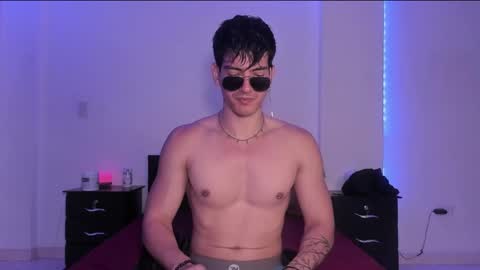 Valentino online show from 03/05/25, 09:26