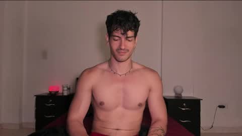 Valentino online show from 03/10/25, 12:07