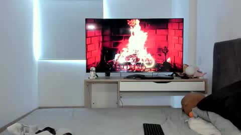 Valentino online show from 10/12/25, 09:03