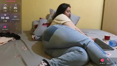 Snapshot of bbw_milf_4u chatting on 03/03/25, 12:05 Emma online show from 03/03/25, 12:05