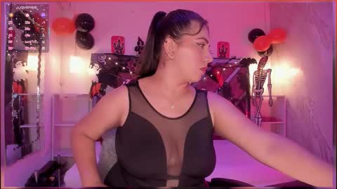 Snapshot of bbwcloe chatting on 10/23/25, 04:34 Cloe online show from 10/23/25, 04:34