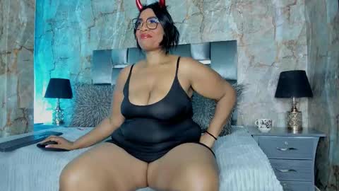 Bbwlatina01 online show from 11/28/25, 11:24