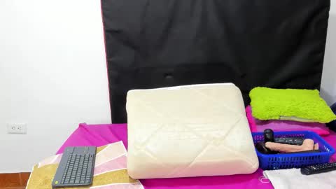 Salome online show from 11/22/25, 02:16