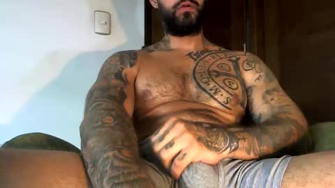 Snapshot of bby044 chatting on 12/03/24, 01:43 bby044 online show from 12/03/24, 01:43