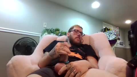 Snapshot of bbygirlanddaddyplay chatting on 01/12/25, 01:27 DaddyD online show from 01/12/25, 01:27